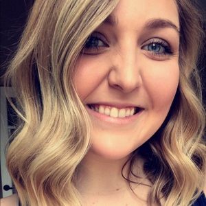 Meet your Posher, Abbey